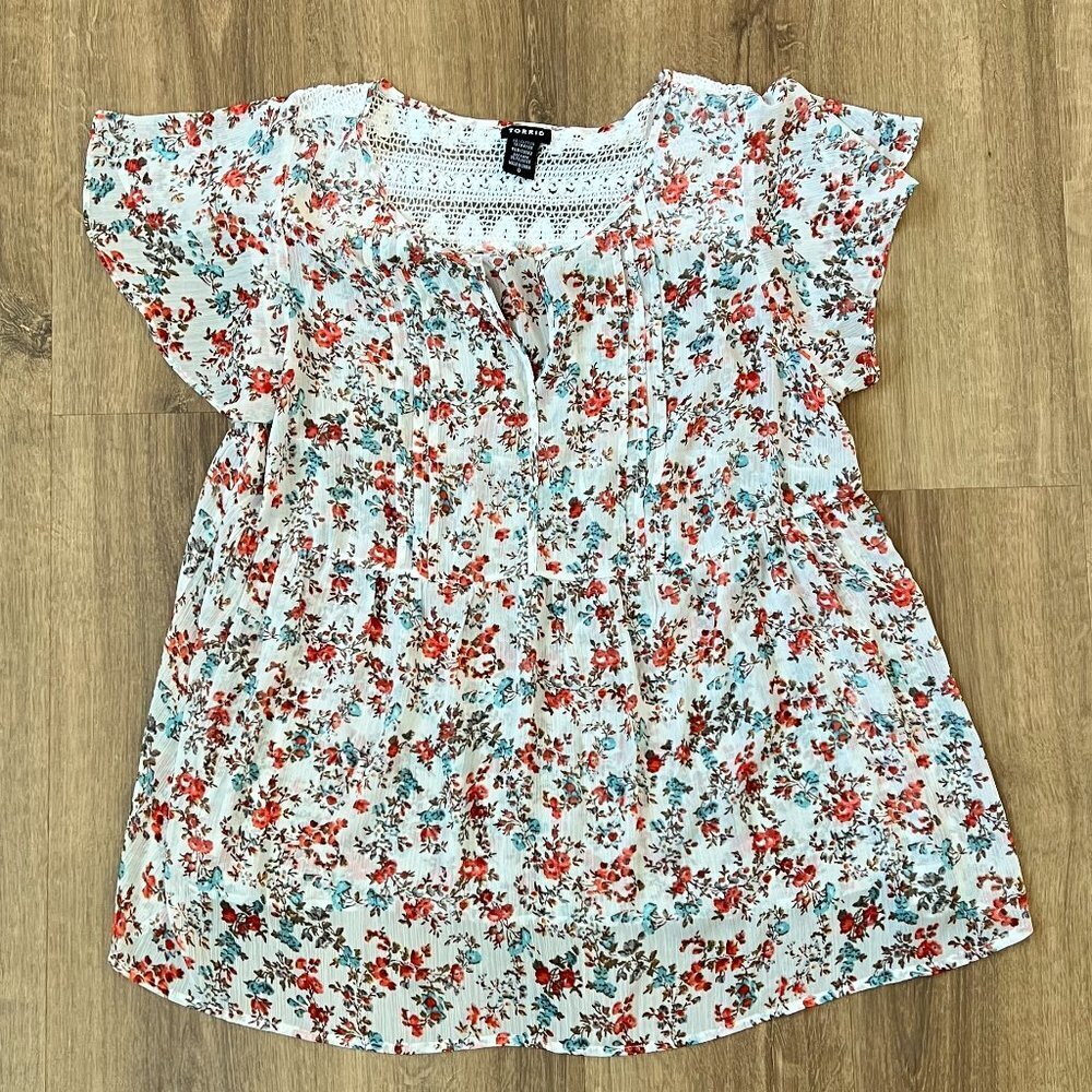 Torrid Ivory Floral Print Flutter Sleeve Lace Back Top Sz 12